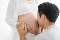 潍坊怀孕3个月需要怎么办理亲子鉴定，潍坊怀孕亲子鉴定收费多少钱